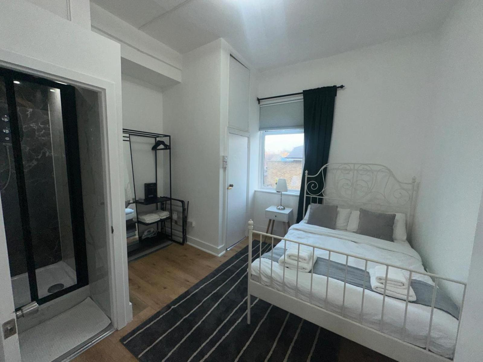 First Floor One Bed Apartment In Central West Londra Esterno foto