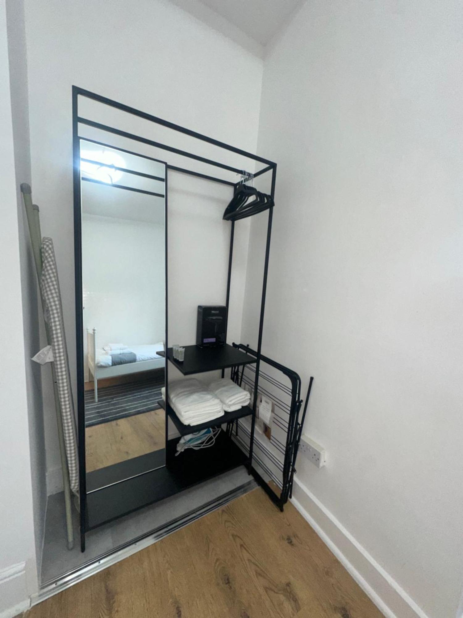 First Floor One Bed Apartment In Central West Londra Esterno foto
