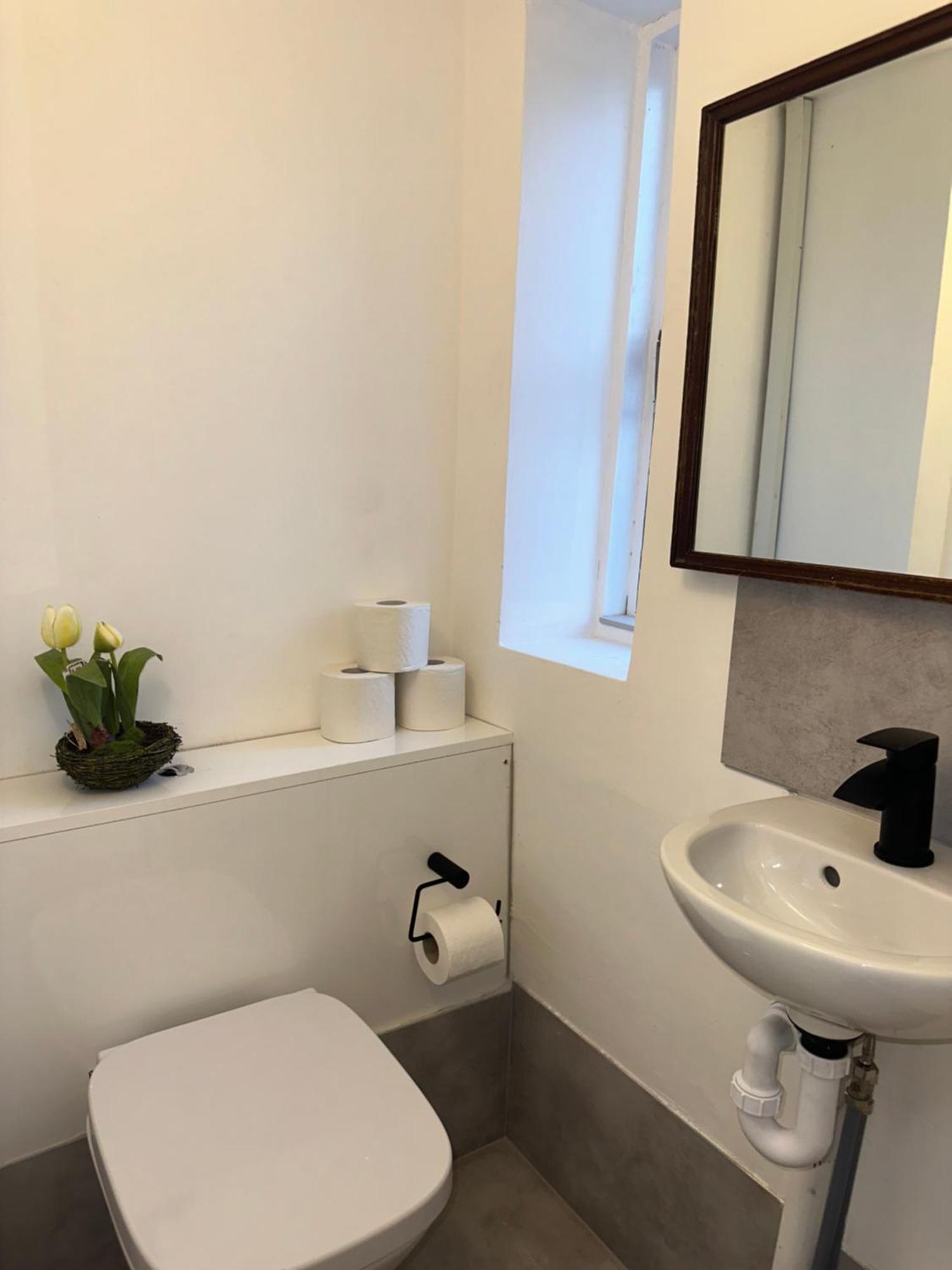 First Floor One Bed Apartment In Central West Londra Esterno foto